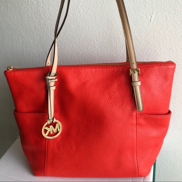 SOLD !        Michael Kors Zip Top Pebble Leather - Picture 2 of 8